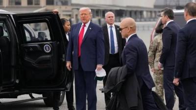 ترامب يشارك بمراسم استقبال رفات 6 جنود أميركيين قُتلوا بالحرب مع إيران