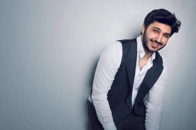 بالصورة - بعد دخوله للمرّة الثانية إلى المستشفى... هذا ما كشفه محمد شاكر عن وضعه الصحيّ