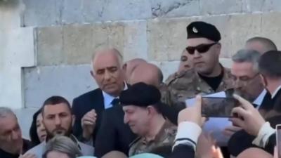 بالفيديو - قائد الجيش يقدم واجب العزاء في القليعة بالاب الراعي