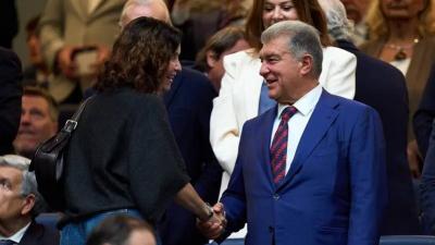 لابورتا يكتسح فونت ويفوز برئاسة برشلونة