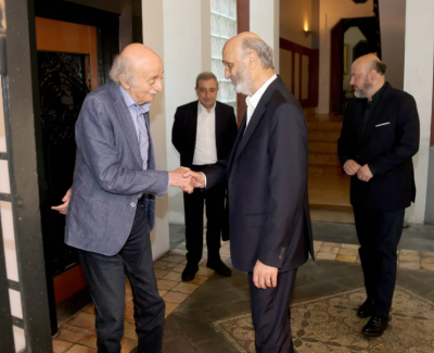 هل حذّر جنبلاط جعجع؟!