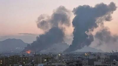 صواريخ إيران في سماء إسرائيل... مصابون بعد سقوط شظايا على مبنى وسط تل أبيب