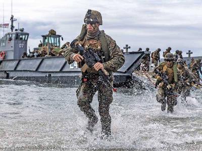 تعزيزات أمريكية ضخمة … آلاف الجنود في طريقهم إلى الشرق الأوسط