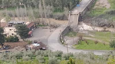 الغارات الاسرائيلية تستهدف الجنوب والبقاع... وتدمير جسر القعقعية بالكامل