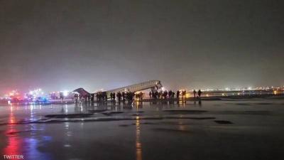 بالفيديو... حادث بين طائرة ومركبة في مطار لاغوارديا - نيويورك