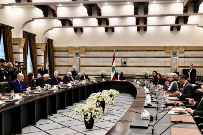 طرد السفير يشعل الحكومة... الجلسة عقدت بغياب 