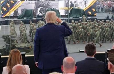 ترامب يشير إلى 