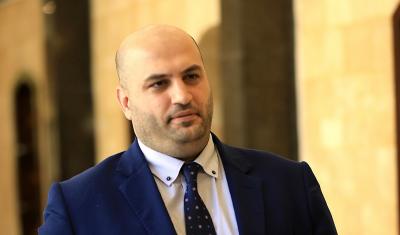 هل استقال وزير الصحة ناصر الدين؟