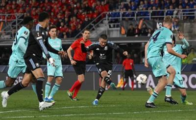 أستون فيلا يقترب من نصف نهائي الدوري الأوروبي