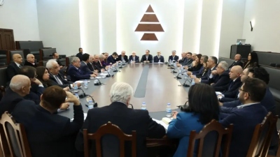 الكتائب:  بقاء السفير الإيراني مخالفة لاتفاقية فيينا ونطالب بترحيله فورًا