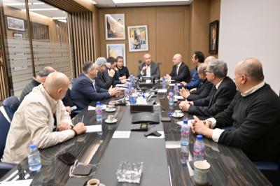 اجتماع طارئ لعدد من نواب العاصمة وفعاليات بيروتية في مكتب مخزومي