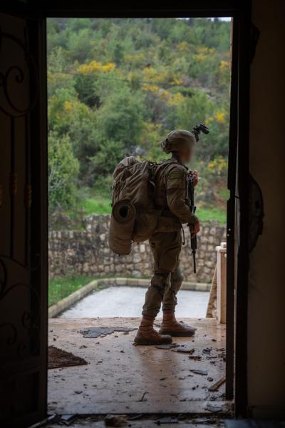 إسرائيل بالفيديو: عثرنا على وسائل قتالية داخل منزل مدني جنوب لبنان