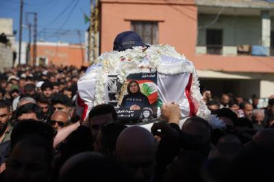 بالدموع… البيسارية تودّع الصحافية آمال خليل (فيديو)