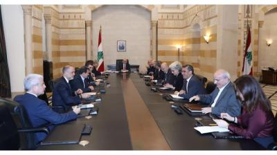 سلام يعرض مع الوزراء وقف النار وتسهيلات العودة والإيواء