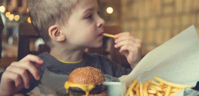 ما الذي وُجد في أغذية الأطفال؟ اكتشاف مقلق في 3 دول!