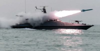 أسراب الزوارق الإيرانية.. هل تمثل تهديدا للقوات الأميركية؟