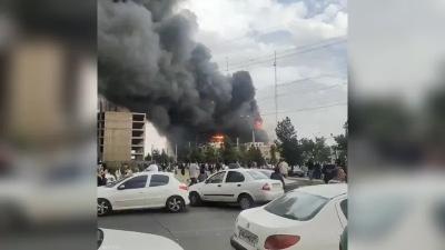إيران... قتلى وجرحى في حريق بمركز تجاري

