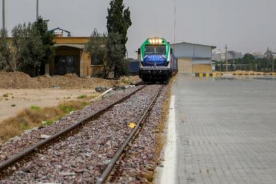 خفضت إنتاجه بأكثر من النصف...إيران تحاول نقل النفط برًا إلى الصين