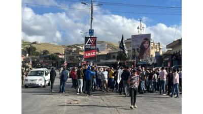 وقفة احتجاجية على طريق المصنع
