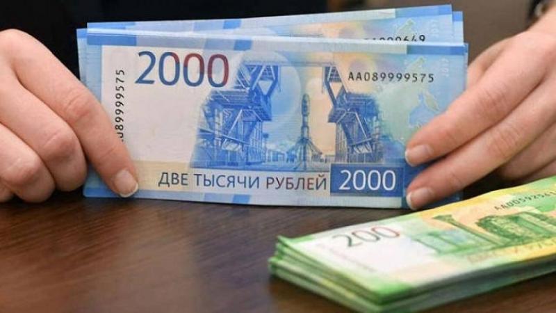 الروبل الروسي يهبط لأدنى مستوى منذ نيسان/ أبريل 2022