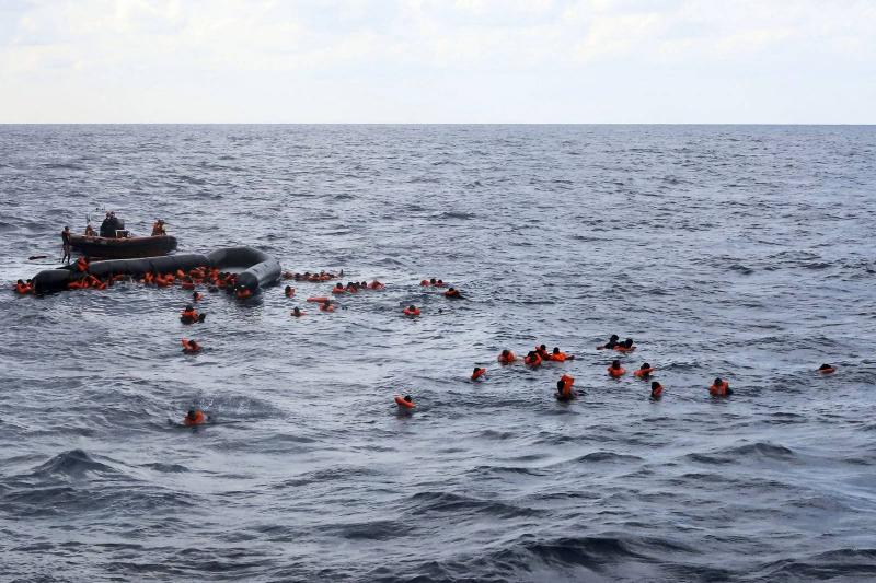 فقدان 20 مهاجرا بعد غرق قارب قبالة تونس