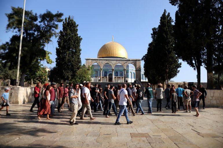 6 مجموعات من المستوطنين تقتحم باحات المسجد الأقصى