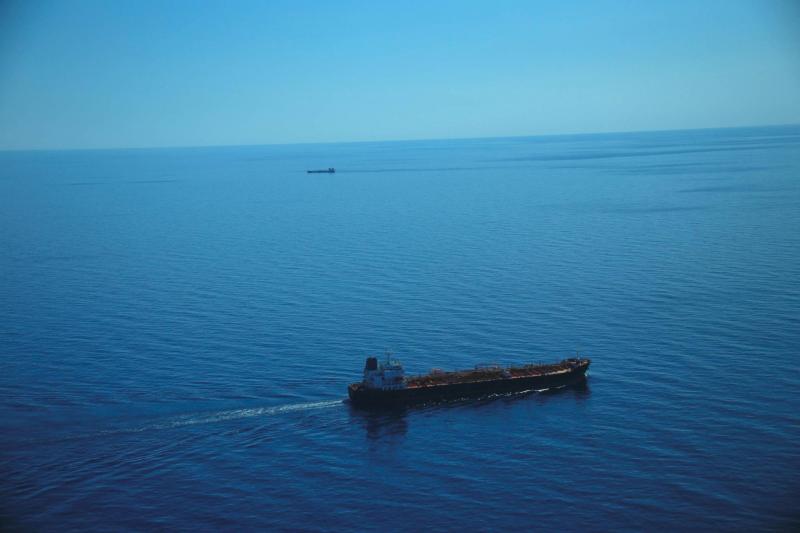 بين ليبيا ومالطا.. قارب يقل 400 مهاجر يضل طريقه في البحر