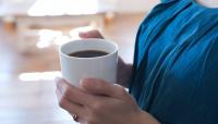 أضرار الإفراط في شرب القهوة يوميًا أضرار الإفراط في شرب القهوة يوميًا