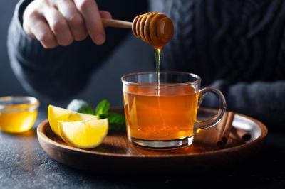 أبرز 7 فوائد صحية لتناول العسل على الريق