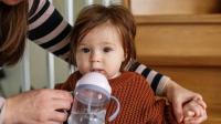 كيف تعرفين أن طفلك يعاني من الجفاف؟ كيف تعرفين أن طفلك يعاني من الجفاف؟