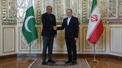 وزير داخلية باكستان يلتقي عراقجي في طهران... لدفع المفاوضات