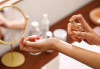 Ways to set perfume Ways to fix the fragrance
