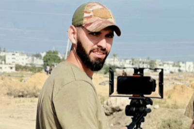 غارة على مخيم البريج تودي بحياة الصحفي أحمد وشاح وشخصين آخرين