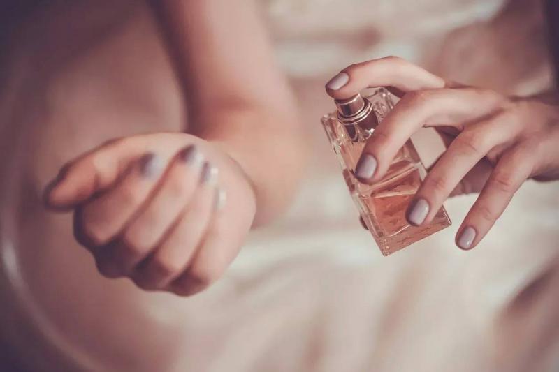 Why Does Perfume Scent Disappear Quickly?