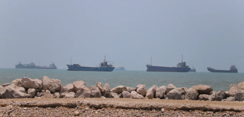 Iran's Revolutionary Guard Imposes Navigation Restrictions in the Strait of Hormuz