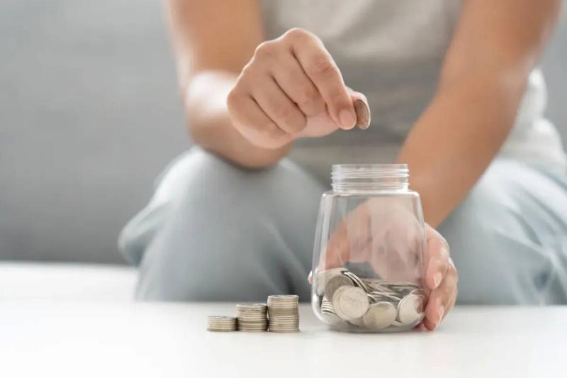 Understanding the Difference Between Saving and Investing: Key Considerations