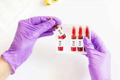 أعراض زيادة فيتامين B12 في الجسم وهل تشكل خطرًا على الصحة؟