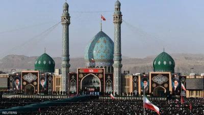 نعش خامنئي يصل مدينة قم... وحشود غفيرة تشارك