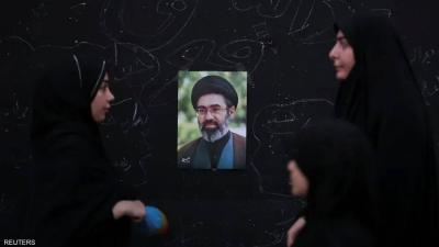 غياب مجتبى خامنئي في اليوم الثاني من جنازة والده