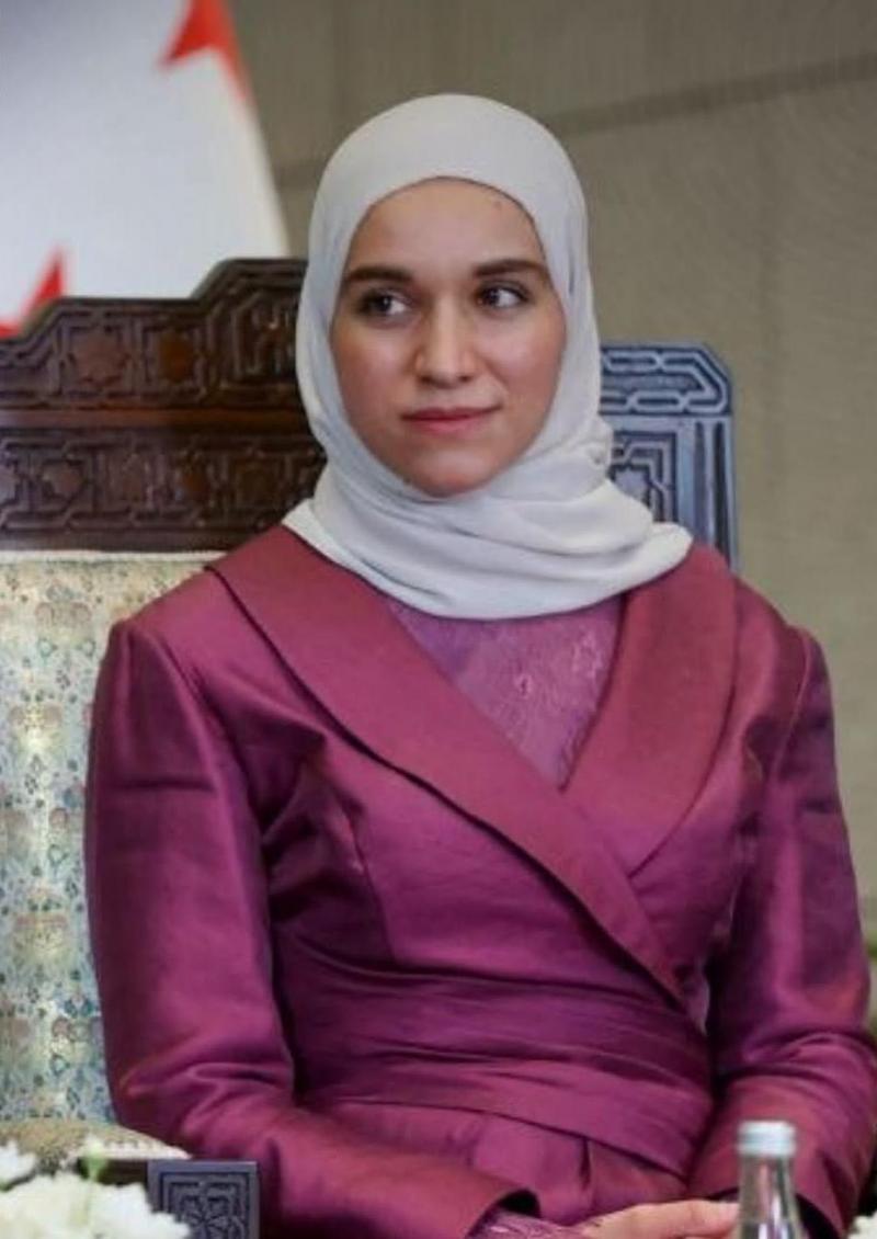 First Lady of Syria Latifa Al-Droubi Captivates Social Media with New Appearance at Damascus Palace
