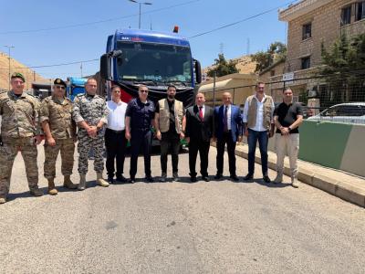 مساعدات انسانية واغاثية من الاردن الى لبنان