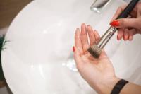 Cleaning makeup brushes Cleaning makeup brushes