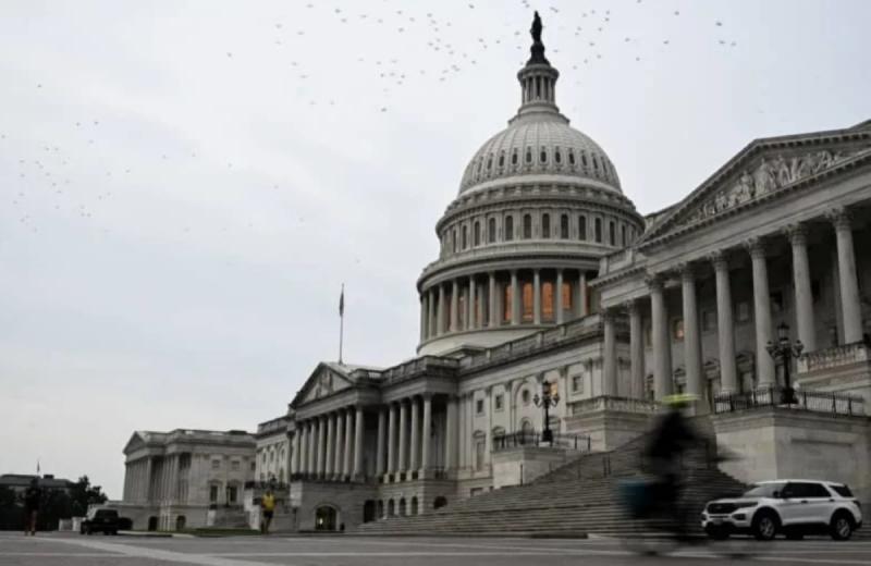 Midterms Loom: Democrats Slip as Republicans Narrow the Gap