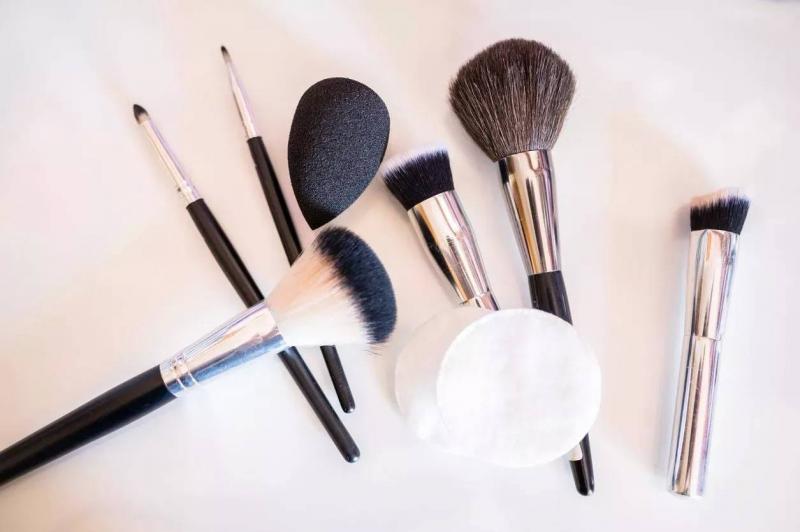 How to Properly Clean Makeup Brushes for Healthy Skin