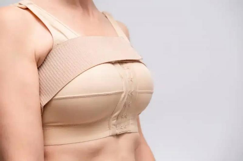 When Breast Lift is Preferable to Enlargement: Key Signs