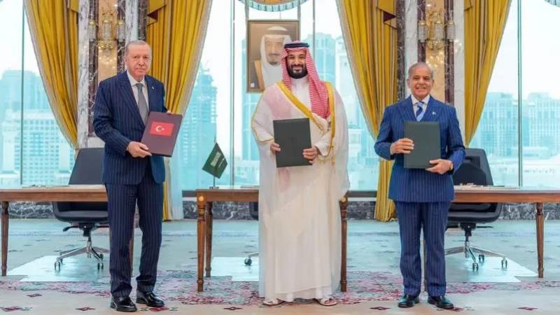 Saudi Arabia, Turkey, and Pakistan Forge 'Mecca Joint Defense Agreement'