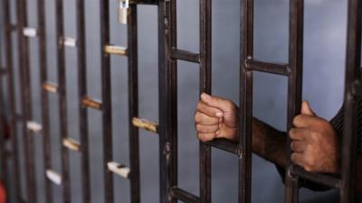 السجن 25 عاماً لشاب مصري بعد استخدام شريحة مسجلة باسمه في جريمة!