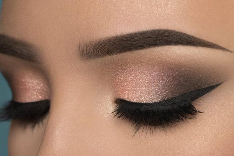 How to Create a Smokey Eye Makeup Look