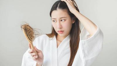ما أسباب تساقط الشعر المفاجئ؟ ومتى يصبح الأمر خطيراً؟