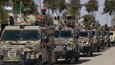 الحشود السورية على الحدود تثير التساؤلات... مستشار الشرع يوضح الأسباب
